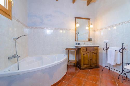 A bathroom at Aubadallet