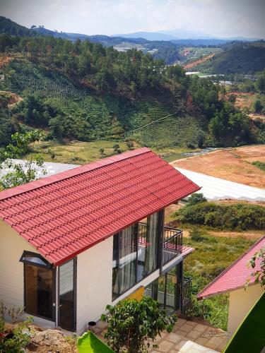 an image of a house with a red roof at Tuyên Chiến Home & Resort in Ấp An Kroët