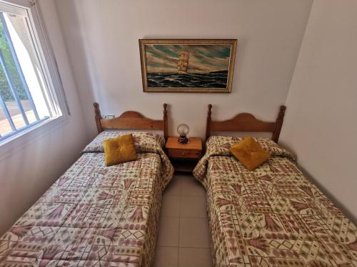 Postel nebo postele na pokoji v ubytování Apartamento Llançà, 2 dormitorios, 5 personas - ES-89-119