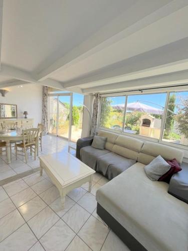 Agréable maison avec terrasse et piscine collective -6PQ32