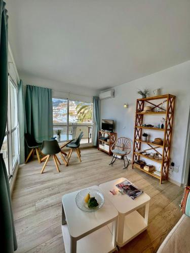 Luxury Sea View Apartment with 2 Terraces
