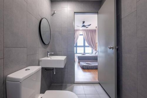 NEW M Vertica 3Bedroom 8Pax Infinity Pool MRT zhong wen fang dong