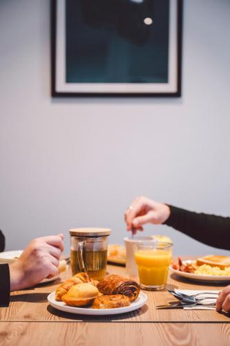 ホテルの敷地内または近くでの食事または食べ物