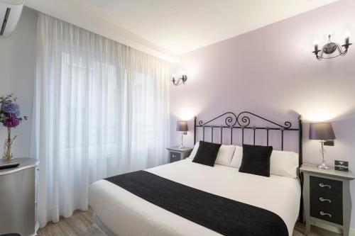 Ένα ή περισσότερα κρεβάτια σε δωμάτιο στο Alda Centro Zamora