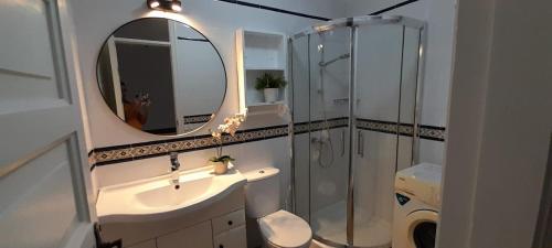 a bathroom with a shower and a sink and a mirror at Santiago 2 Las Americas duplex 2 Dormitorios in Playa de las Americas