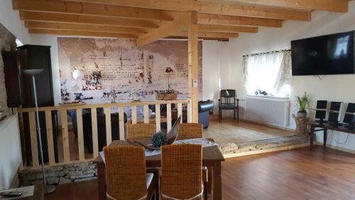 a living room with a table and chairs and a television at Ferienwohnung Jean Wallhausen in Wallhausen