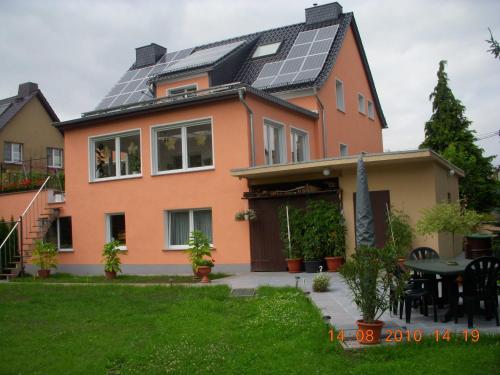 a house with solar panels on the roof at Ferienwohnung DZ Blesse Allstedt in Allstedt