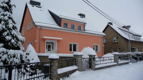 a house with a snow covered roof at Ferienwohnung DZ Blesse Allstedt in Allstedt