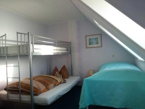 Postel nebo postele na pokoji v ubytování Ferienwohnung Hüttenhof Großleinungen