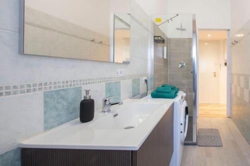 Ένα μπάνιο στο Senago's Home - 15 Minuti Rho Fiera