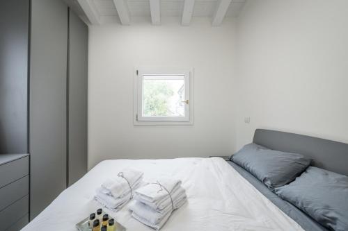 Ліжко або ліжка в номері Loft Design Free Parking - Maranello - Sassuolo