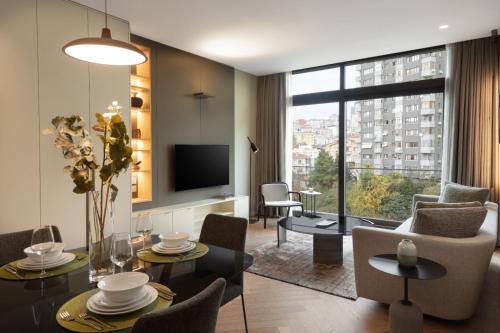 Телевизор и/или развлекательный центр в Marriott Executive Apartments Istanbul Fulya
