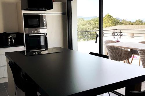 Photo de la galerie de l'établissement Appt moderne pour 4/6, dans résidence avec piscine, à Porto-Vecchio