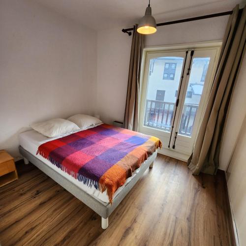 Ένα ή περισσότερα κρεβάτια σε δωμάτιο στο Charmant Duplex à Monêtier Serre-Chevalier