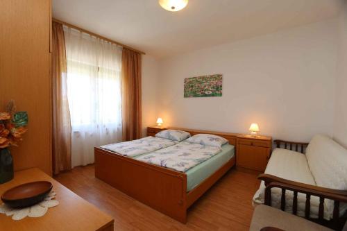 a small bedroom with a bed and a couch at Apartment in Silo/Insel Krk 13440 in Šilo