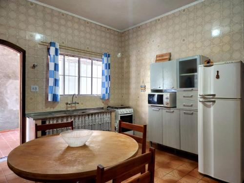 Kuchyň nebo kuchyňský kout v ubytování Casa no Centro 600m da Praia