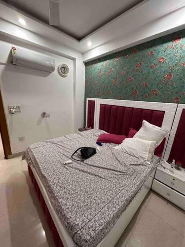 a bedroom with a bed with a hat on it at Charming Retreat in New Delhi