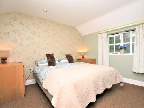 a bedroom with a large bed and a window at 1 Bed in Cley NCC04 in Cley next the Sea