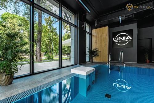 Kolam renang di atau dekat dengan UNIA ART Apartament 61 -BASEN I SPA