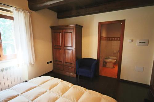 a bedroom with a bed and a door to a bathroom at Agriturismo Valdifiori in Sassoferrato