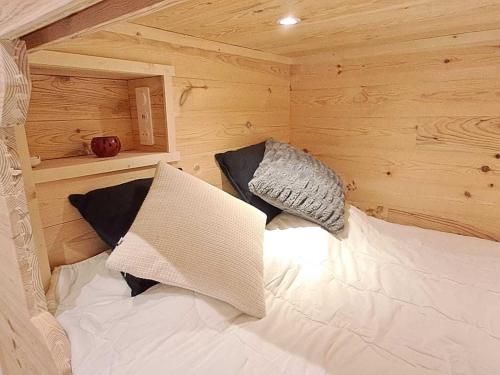 Postel nebo postele na pokoji v ubytování Charmant 2 Pièces Cabine Rénové avec Piscine à Vignec, 6 Personnes - FR-1-504-596