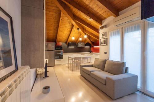 a living room with a couch and a kitchen at Bnbook Bilo Conciliazione in Rho