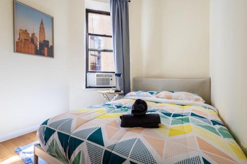 A bed or beds in a room at Gorgeous 4BD apt in the heart of NYC