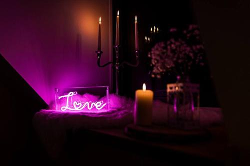 Fotografie z fotogalerie ubytování La Mezzanine de l'Etoile suite avec jacuzzi privé v destinaci Longmesnil