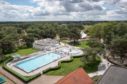 Bazén v ubytování Recreatie- en Natuurpark Keiheuvel nebo v jeho okolí