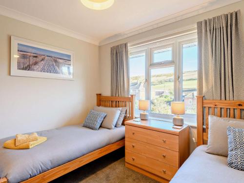 Ένα ή περισσότερα κρεβάτια σε δωμάτιο στο 3 Bed in Lulworth Cove 82367