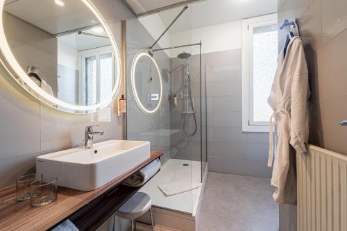 a bathroom with a sink and a shower at Mercure Bologna Centro in Bologna