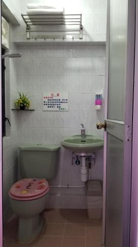 a bathroom with a toilet and a sink at Man Lai Wah Resort in Hong Kong