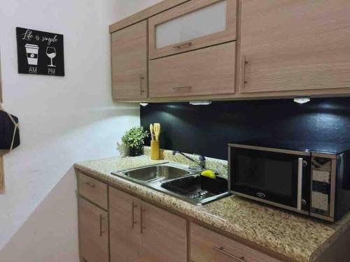 A kitchen or kitchenette at Cozy Vacation Home -San Juan -Centric location