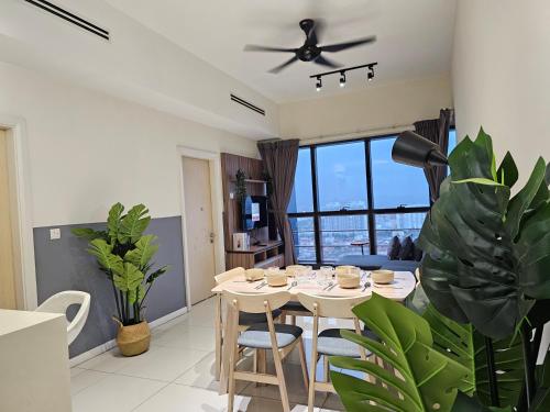 a dining room with a table and some plants at Icon Residenz Icon City, Petaling Jaya by De Harlequins Guesthouse in Petaling Jaya