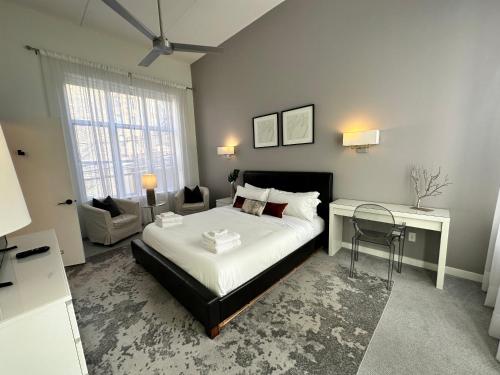 a bedroom with a bed and a desk and a chair at Old Town Pied-a-Terre with Private Terrace and Parking! in Chicago