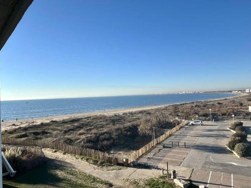 Bel appartement P2 climatisé vue sur mer pour 2/4 pers avec terrasse et parking