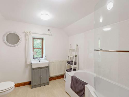 a bathroom with a sink and a tub and a toilet at 3 Bed in Bridgnorth 86516 
