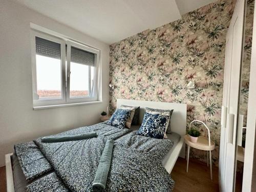 A bed or beds in a room at Lovely Young Panorama Apartment 02 #Danube #freeparking
