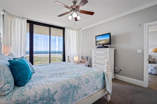 a bedroom with a bed and a ceiling fan at 520 Holiday Isle 520 in Dauphin Island