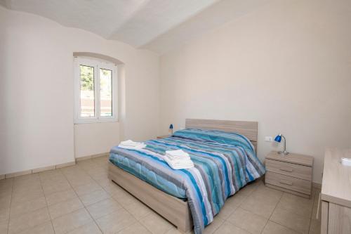 Ένα ή περισσότερα κρεβάτια σε δωμάτιο στο 237 - Casa Colombo Riva Vista Mare a 10metri Spiaggia
