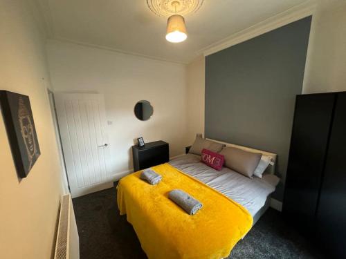 Cama o camas de una habitación en Stunning 4 bedroom 8 person 2 bathroom house!