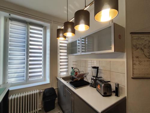 a kitchen with a sink and a counter top at Toul superbe appartement plein centre in Toul