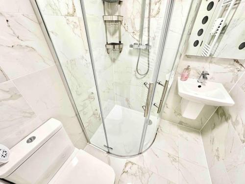Foto Paradigm House, Stunning 2-Bedroom Apartment 1, free Parking, Oxford 3
