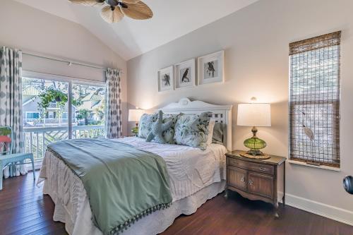 Katil atau katil-katil dalam bilik di New Listing! Home on Davis Love