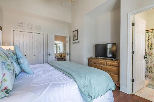 Katil atau katil-katil dalam bilik di New Listing! Home on Davis Love