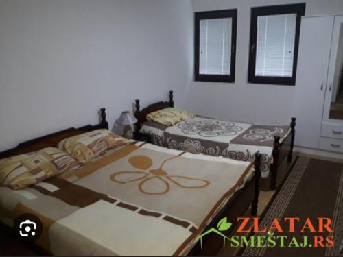 Un pat sau paturi într-o cameră la Zlatarski san 3