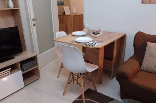 Irida Equanimity and Cozy Apartment