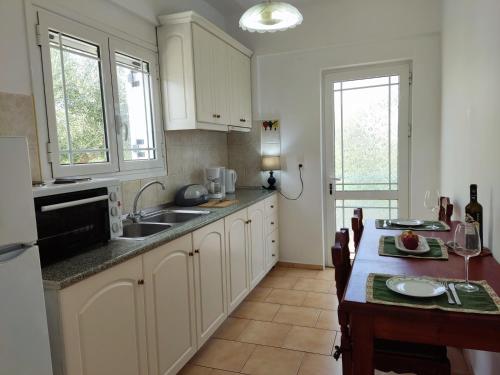 Kuchyň nebo kuchyňský kout v ubytování Coral Villas