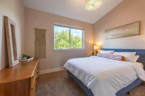 a bedroom with a large bed and a window at Hull Street Loft in Hood River