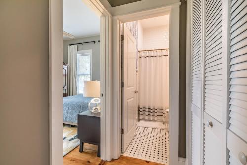 Koupelna v ubytování New Listing! - 3br/2ba on Harbor Island